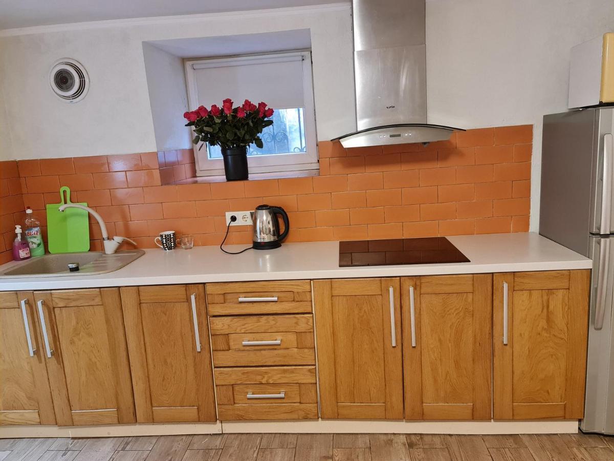 Студіо На Кoновальця Appartement Lviv Buitenkant foto